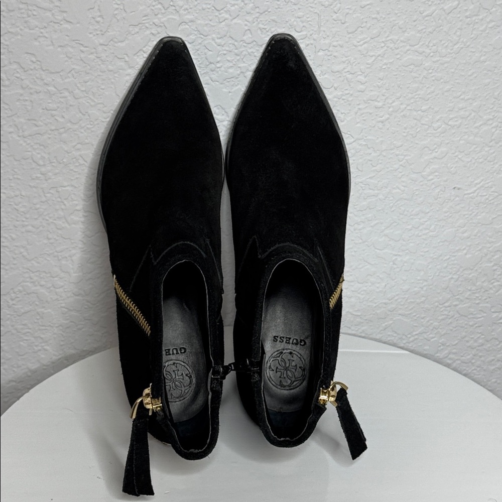 GUESS BLACK SUEDE NALONEY ZIPPER ACCENT WESTERN HEELED ANKLE BOOTS - Picture 10 of 15